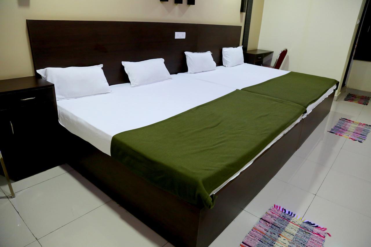 Divya Lodge ไฮเดอราบัด ภายนอก รูปภาพ