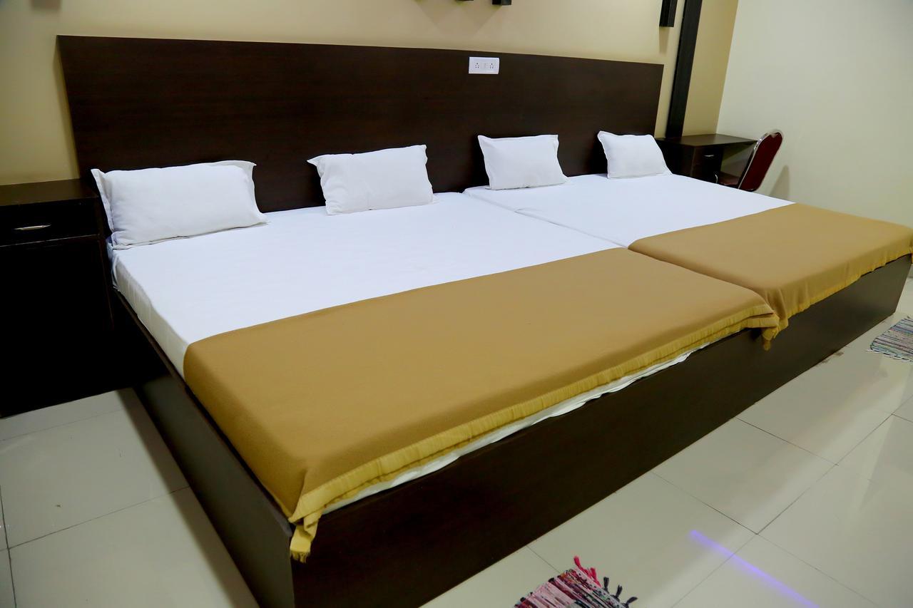 Divya Lodge ไฮเดอราบัด ภายนอก รูปภาพ